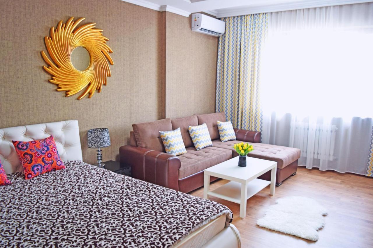 Sunny Apartment With Mountain View Bichkek Extérieur photo