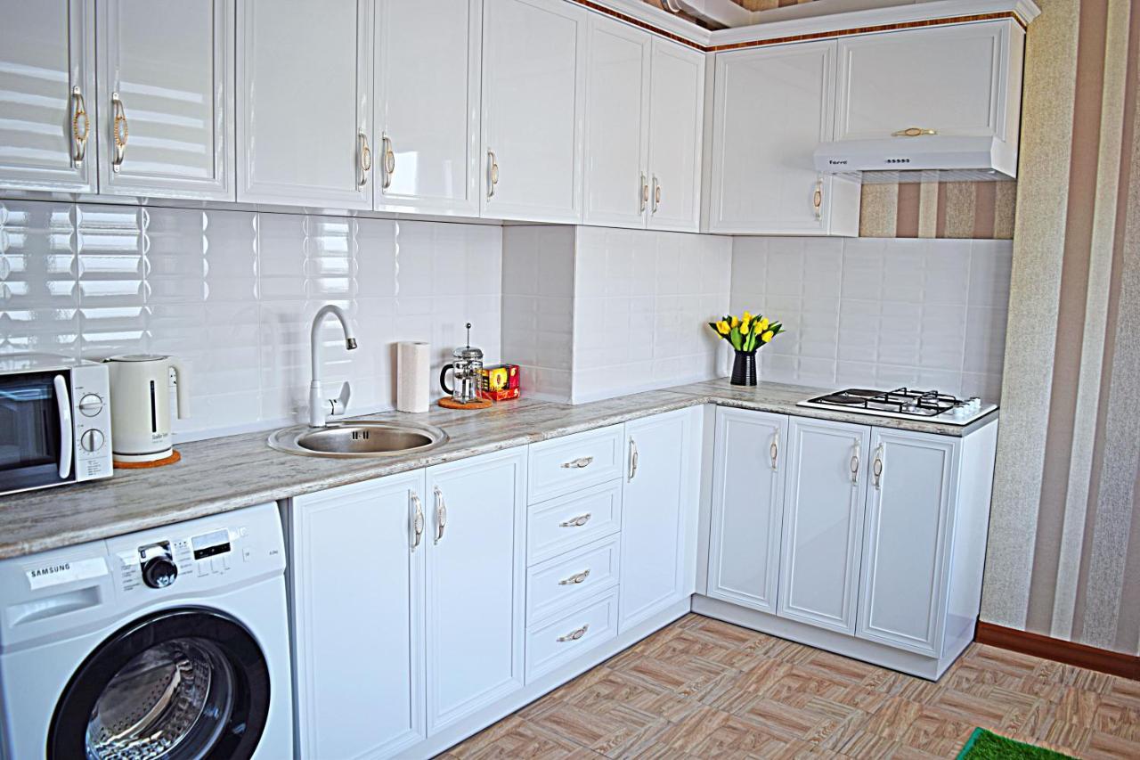 Sunny Apartment With Mountain View Bichkek Extérieur photo